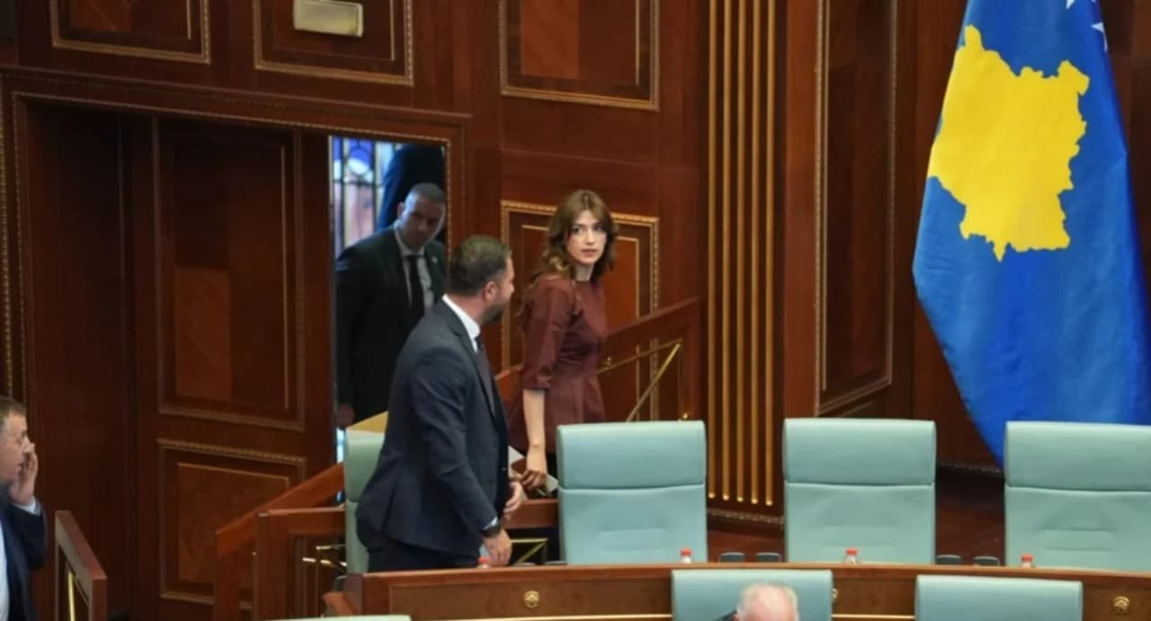 Ndërpritet sërish seanca, përpjekja e fundit për zgjedhjen e presidentit në Kosovë në orën 23:00