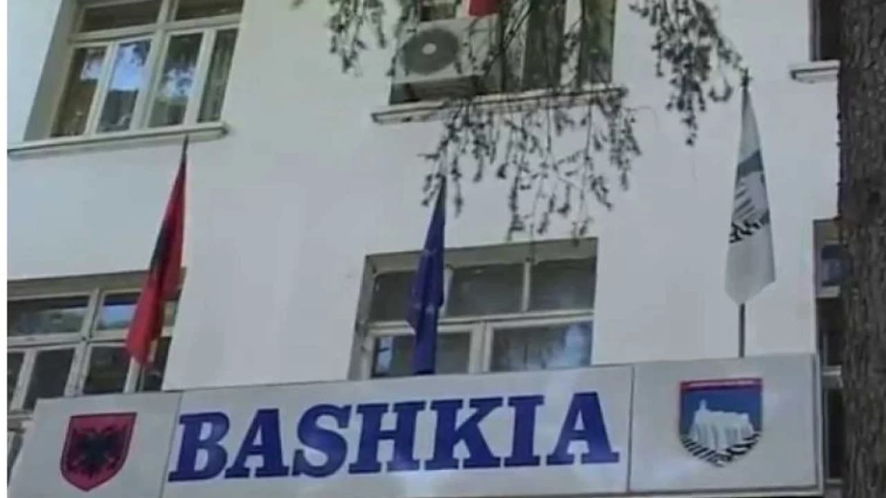 Përhapja e lajmit për infektim me HIV/AIDS të zyrtarëve të bashkisë Gjirokastër, policia: Nën hetim 33-vjeçari, shpërndau informacione të rreme