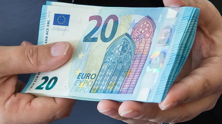 Euro dhe paundi në pikiatë, zbuloni me sa shiten e blihen monedhat e huaja sot