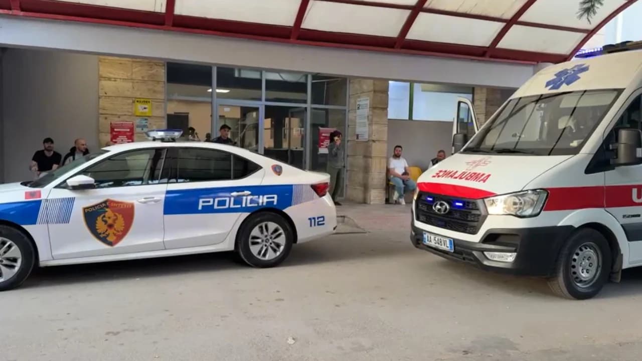 U konfliktuan për një borxh prej 100 mijë lekësh të vjetra/ Plagoset me thikë në bark i riu në Korçë, identifikohet autori