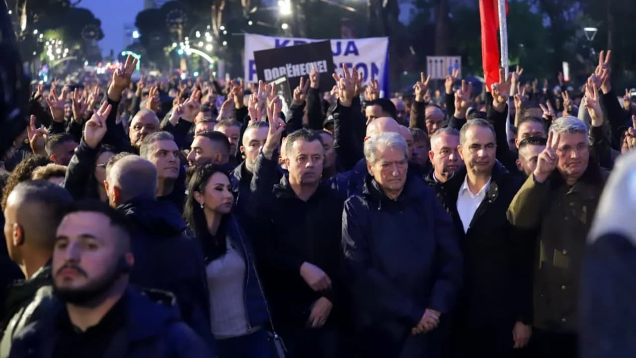 Nis protesta e PD, policia në gatishmëri për mbarëvajtjen, Berisha prin mbështetësit demokratë