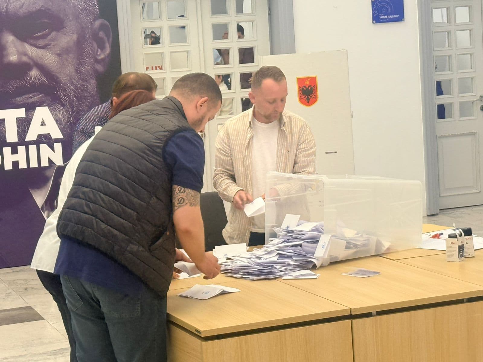 Referendumi për Berishën në Partinë Demokratike, mbyllet procesi i votimit në të gjitha vendin, nis numërimi