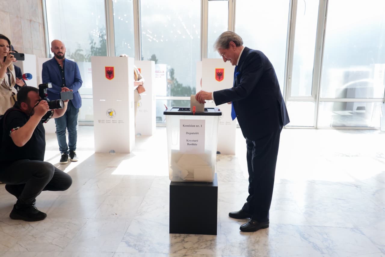 Berisha premtoi ripërtëritjen, fitues në Këshillin Kombëtar dalin ish-drejtorët dhe ish-zv.ministrat e PD