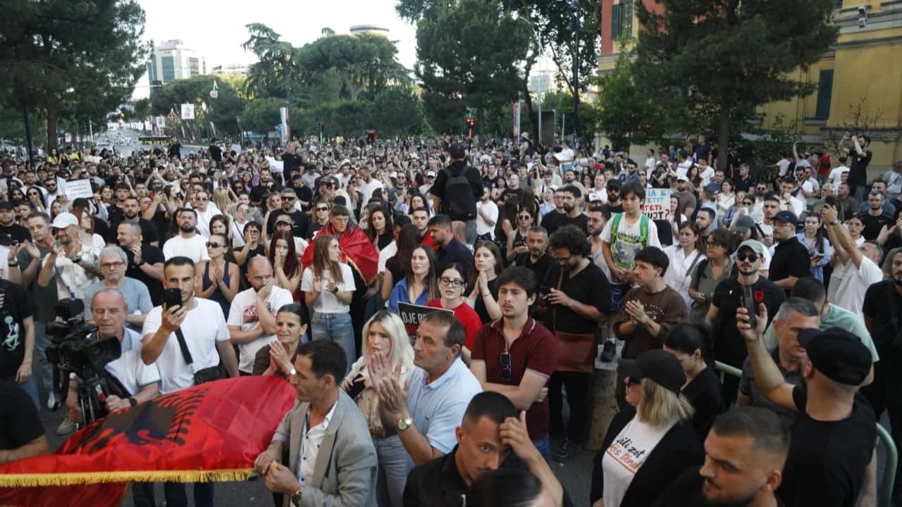 Protestë në Tiranë, qytetarët: Jo ndërtimeve në zonat e mbrojtura