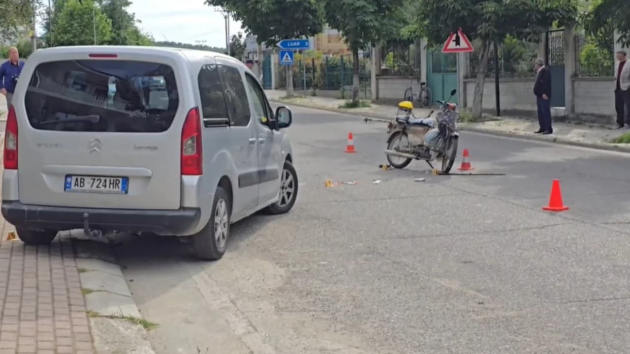 Aksident në aksin Fier-Roskovec/ Makina përplas motorin, drejtuesi i motomjetit në gjendje të rëndë shëndetësore