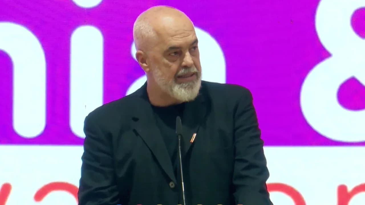 “Nuk shoh ëndrra me sy hapur për tu bërë këngëtar”/ Rama porosi të rinjve për përfitimet nga teknologjia: Të gjithë mund të bëheni Steve Jobs