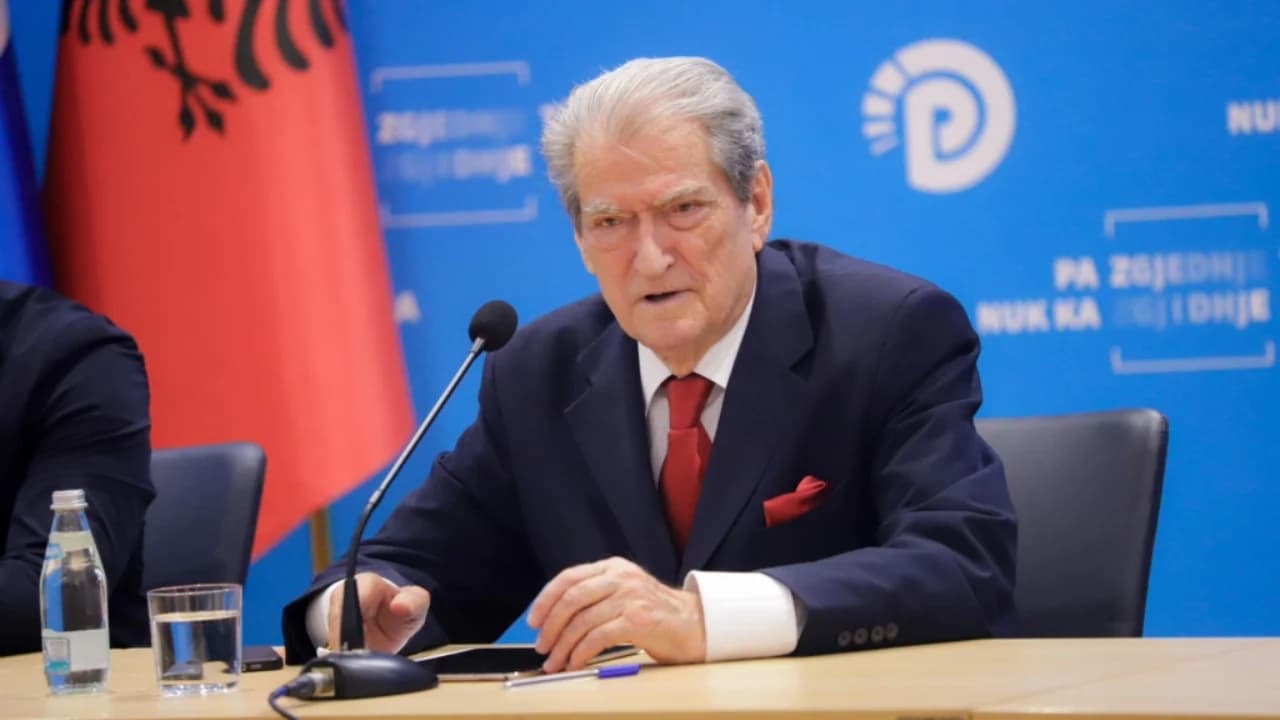 Pro, kundër ose abstenim, mbahet sot referendumi për Berishën në krye të Partisë Demokratike