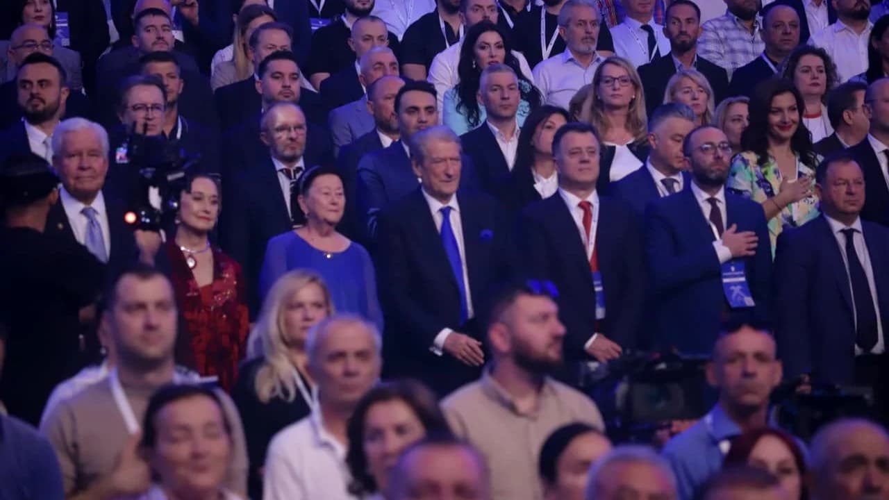 Berisha “spastron” Këshillin Kombëtar të PD/ Nga Deda e Kapexhiu te Bumçi e Imami, dhjetëra emra të njohur të demokratëve mbetën jashtë listës