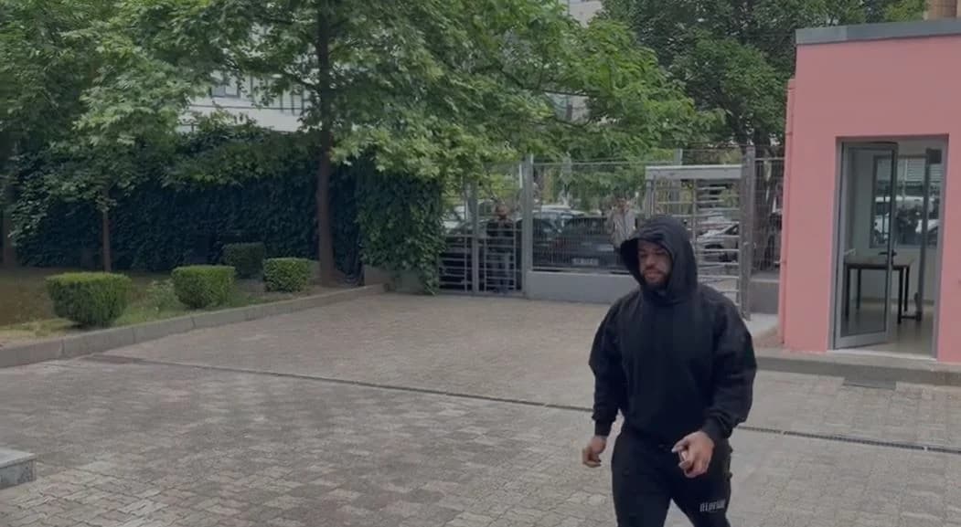 Gjyqi ndaj bandës së Laert Haxhisë, Noziy dhe babai i tij paraqiten në GJKKO si dëshmitarë