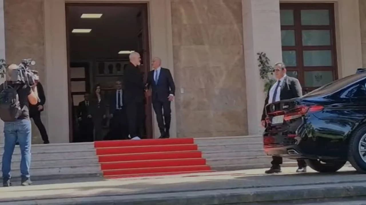 Ministri grek i Mbrojtjes vizitë në Tiranë, Dendias dhe kryeministri Rama do të vijojë takimin në një drekë pune