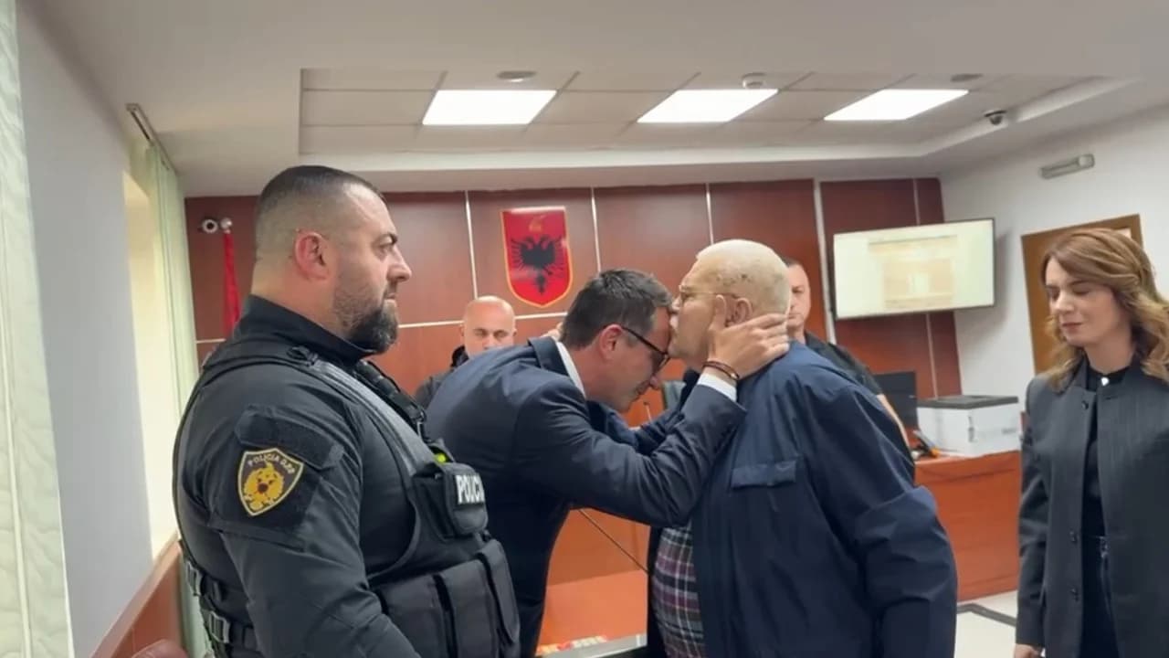 “Ç’të mbeti, vij e bëj unë”/ Zbardhen fjalët e aktorit Robert Ndrenika për Veliajn në sallën e gjyqit