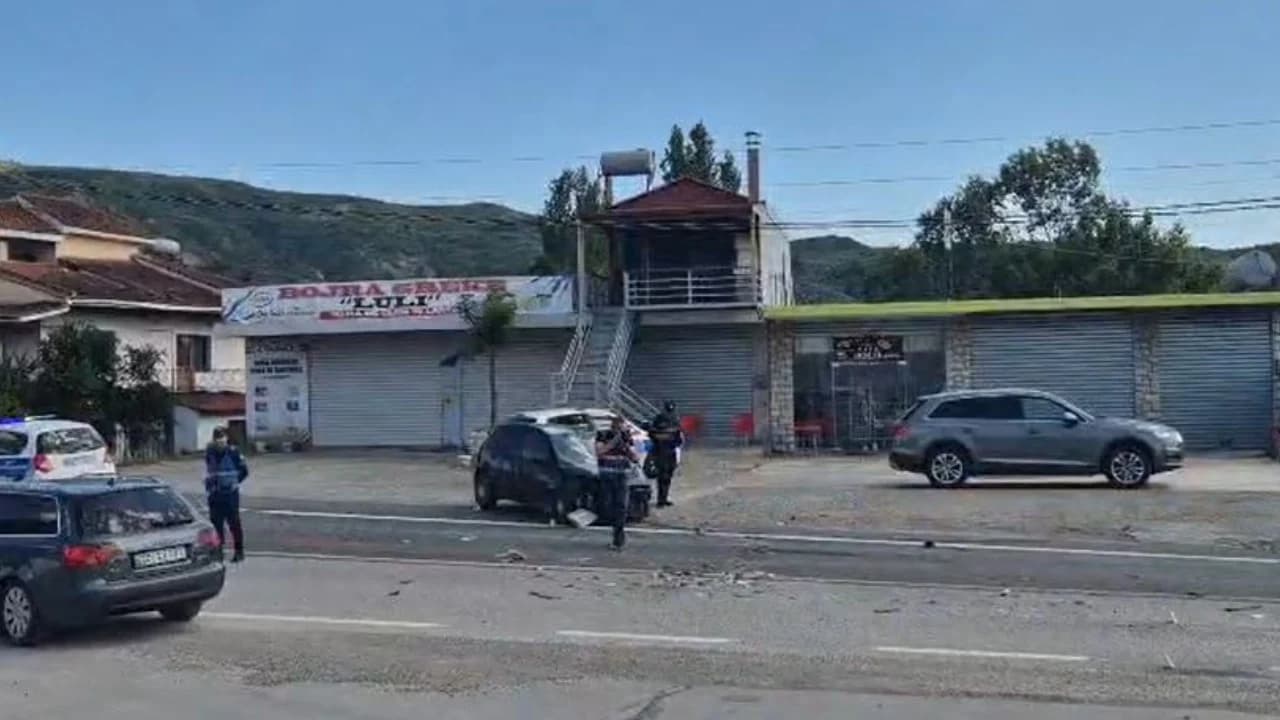 Aksident në Elbasan-Peqin, kamioni përplas makinën, tre të plagosur