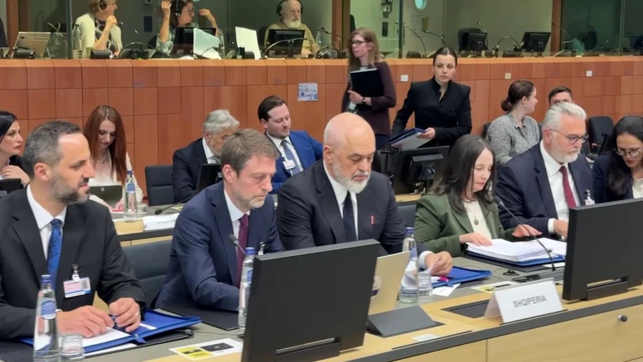 Nis Konferenca Ndërqeveritare në Bruksel, delegacioni i Shqipërisë mbërrin në selinë e Bashkimit Europian. Rama: Jemi fanatikë të BE