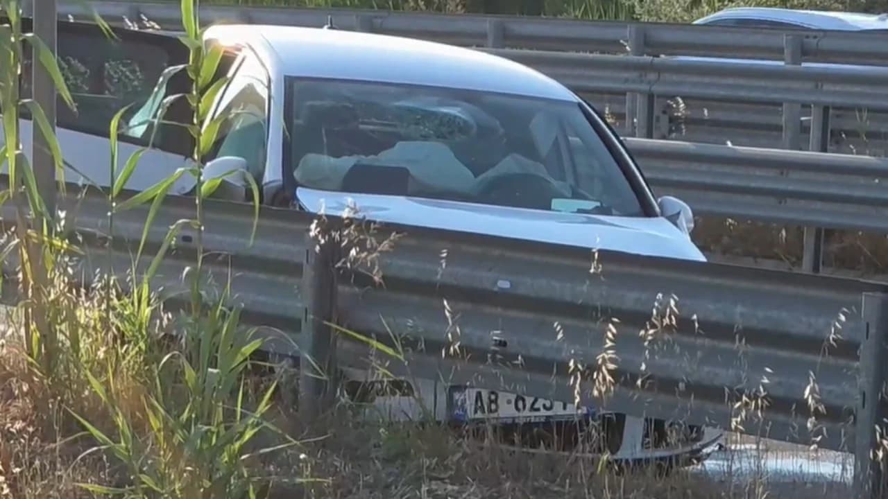 Aksident në bypass-in e Fierit/ Makina përplaset me barrierat mbrojtëse, plagoset drejtuesi i mjetit