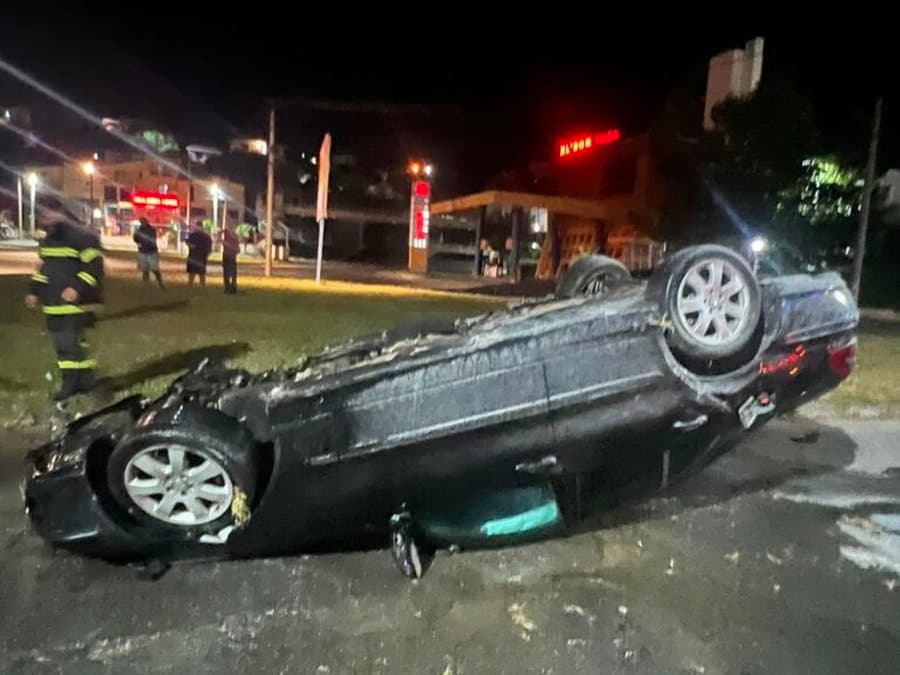 Aksident i rëndë në Lushnje/ ‘Benz’-i përplaset me bordurën e rrethrrotullimit, ndërron jetë 43-vjeçari
