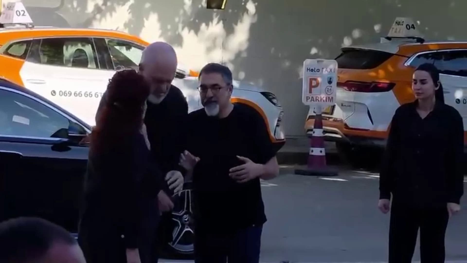Nga samiti i Tivatit në Zvërnec, Kryeministri Rama takohet me banorët e zonës për bashkëbisedim: Jam i pari që nuk negocioj, jo 5 mijë veta, por 500 mijë të dalin në shesh nuk mjaftojnë