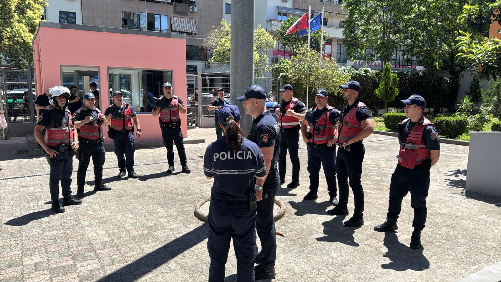 Sherr brenda kafazit të xhamit në GJKKO, të pandehurit dhunojnë njëri-tjetrin, ndërpriten të gjitha seancat