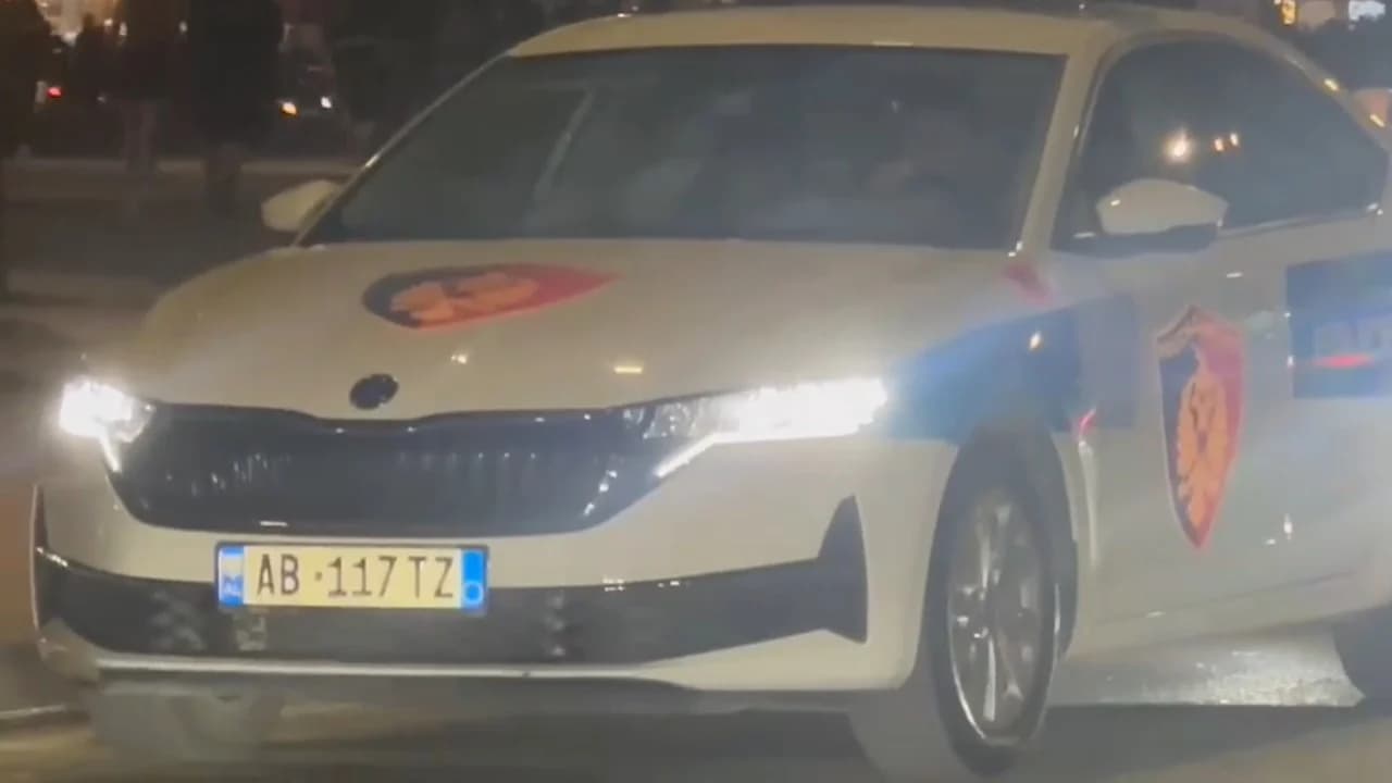 Aksidenti fatal në bypass-in e Vlorës/ Tre automjete përplasen me njëra-tjetrën, furgoni dhe vetura përfshihen nga flakët, humb jetën një 35-vjeçar