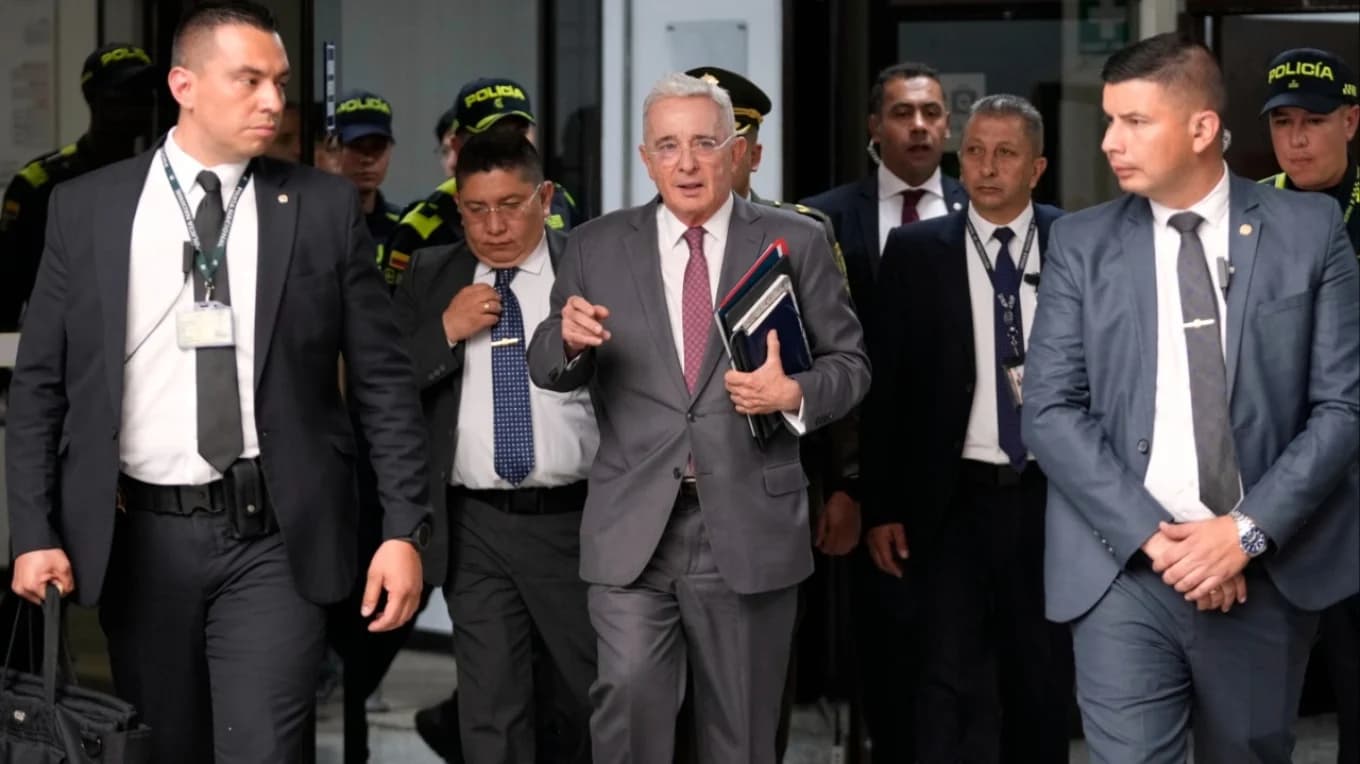 Ish-presidenti i Kolumbisë nën hetim për masakrat e viteve ’90/ Çështja trondit vendin në prag të zgjedhjeve