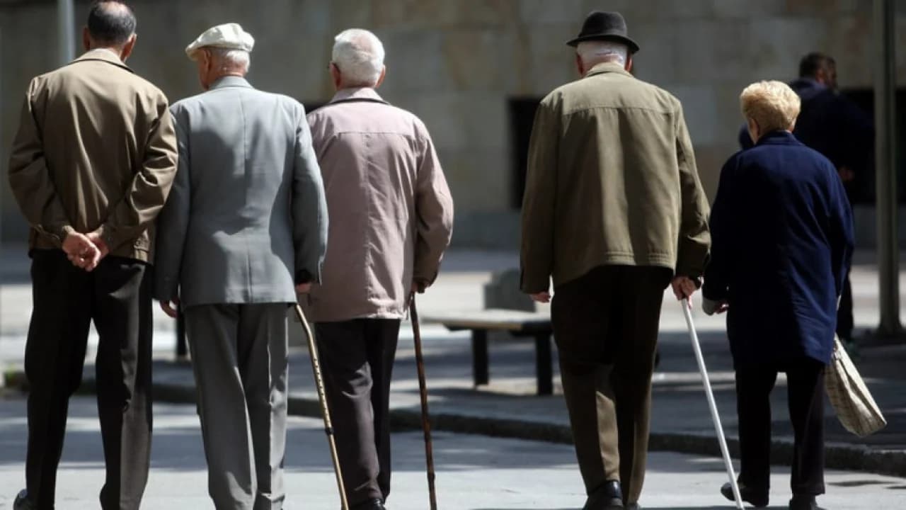 Qeveria miraton vendimin, pensionet indeksohen me 2.7% nga korriku. Përfitojnë 900 mijë pensionistë