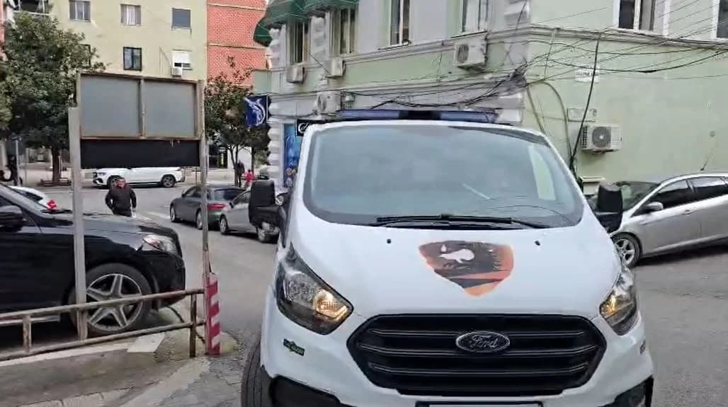 U përplas me një person për motive të dobëta, arrestohet autori i plagosjes së djeshme në Shijak