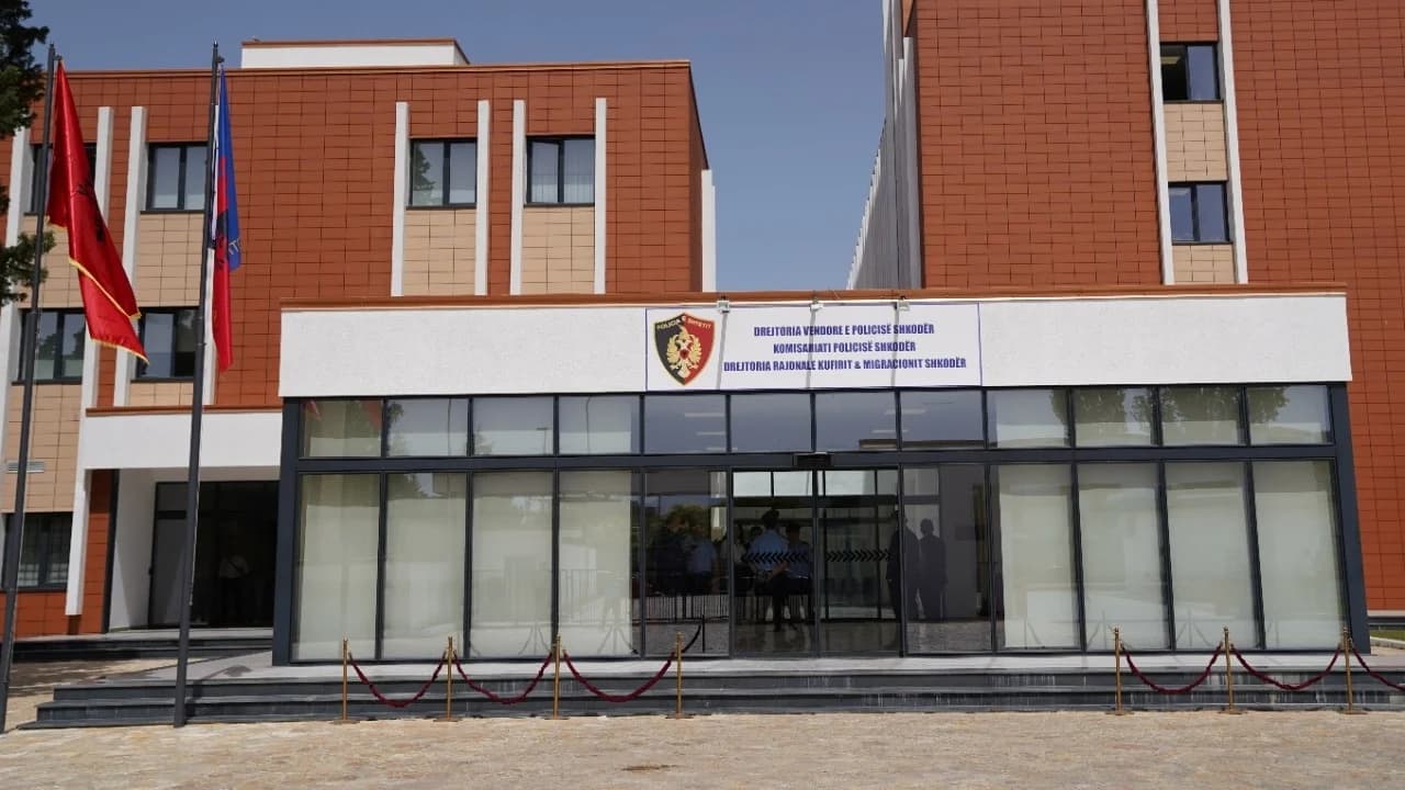 Kërcënime dhe ofendime ndaj një zyrtareje/ Pezullohet ish-drejtori i policisë së Shkodrës Gentjan Berberi, AMP nis hetim disiplinor