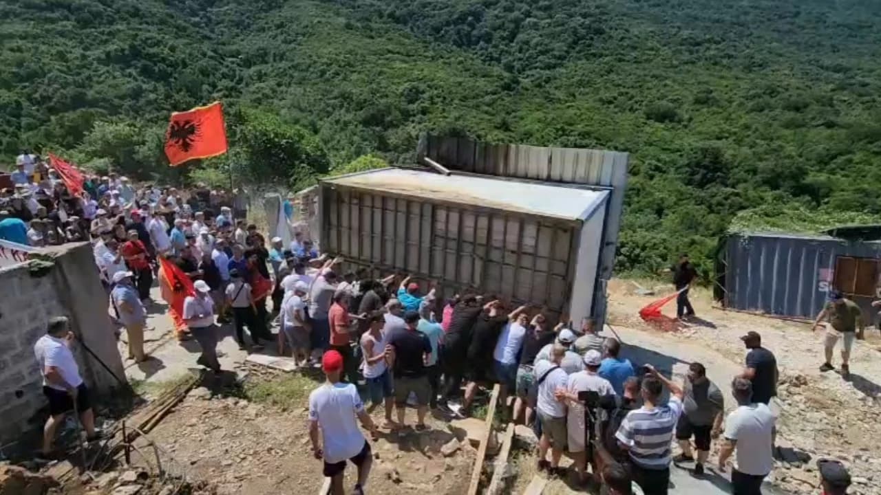 “Tokat e të parëve do t’i mbrojmë me gjak”, protestë në Kakome për pronat
