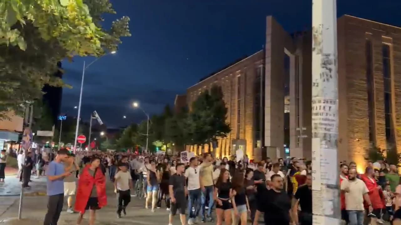 Dita e nëntë e protestës kundër projektit në Zvërnec, qytetarët marshojnë në rrugët e Tiranës