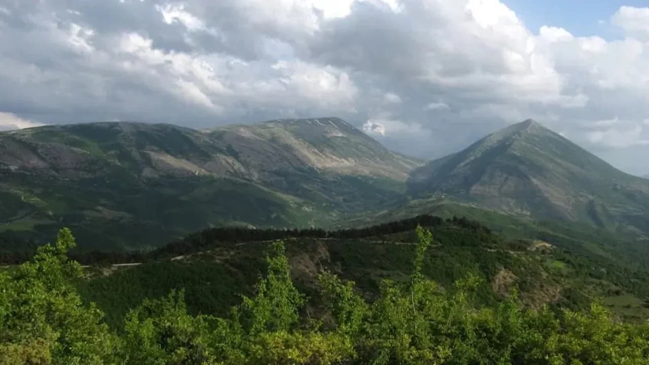 U godit nga rrufeja në mal, ndërron jetë 68-vjeçari në Përmet