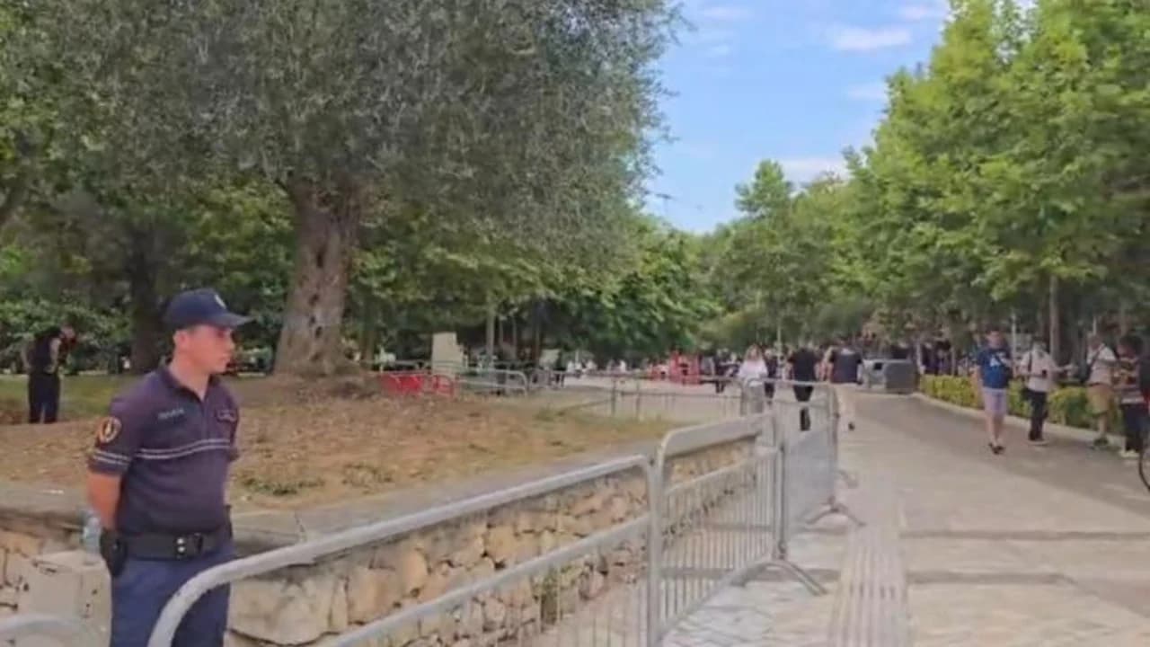 Sot seancë plenare/ “Blindohet” Kuvendi, deputetët dhe ministrat mbërrijnë më herët në Parlament