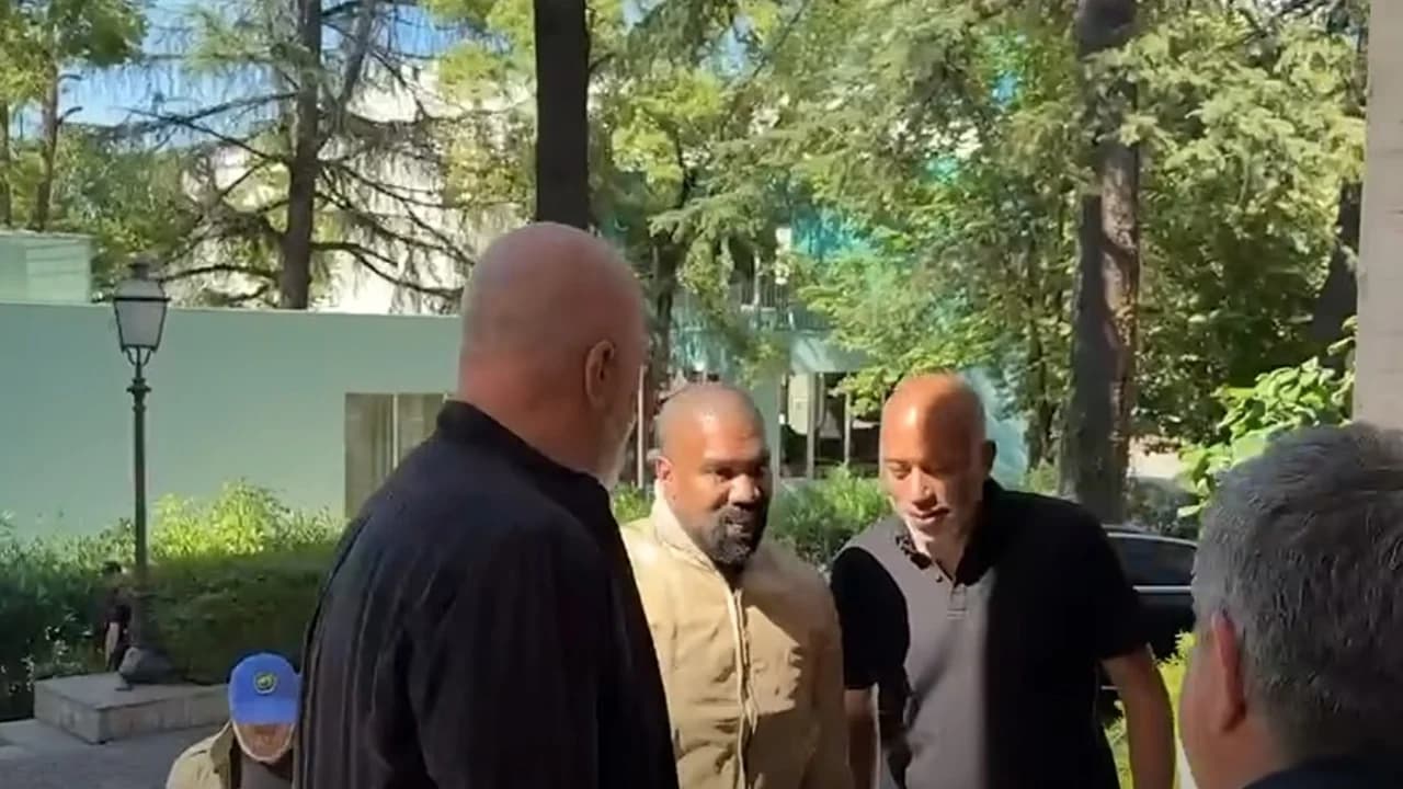Rama publikon videon nga takimi me këngëtarin Kanye West, i tregon ambientet e Kryeministrisë përpara koncertit në kryeqytet