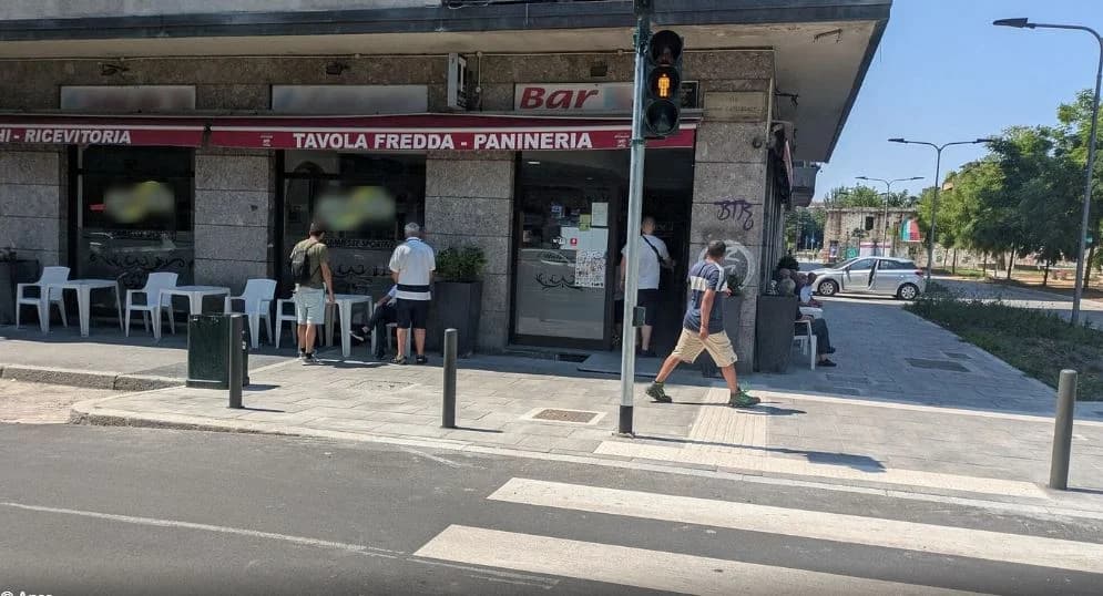 Plagosi 20 herë me thikë 55-vjeçarin jashtë një lokali, i riu para policisë: U argëtova, do ta bëja prapë