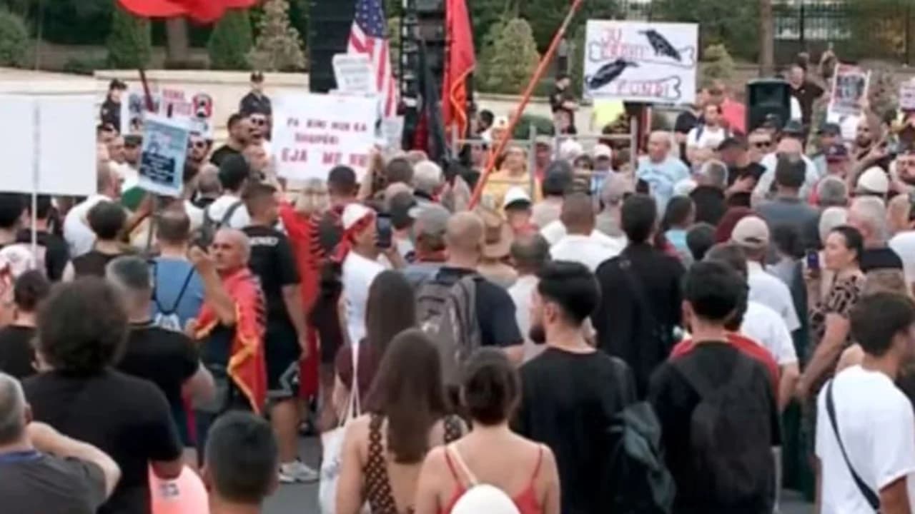 Protesta e bulevardit kundër “Kuvendit Kombëtar”: Jo negociata nëpër zyra, përfaqësuesit janë në shesh