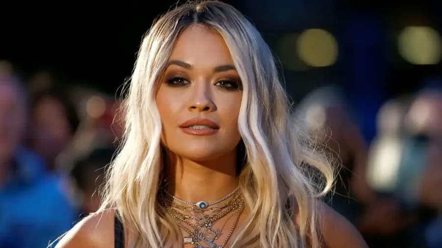 Rita Ora zbulon sendin që e mban gjithmonë me vete: Jam supersticioze, ne shqiptarët jemi rritur me besëtytni