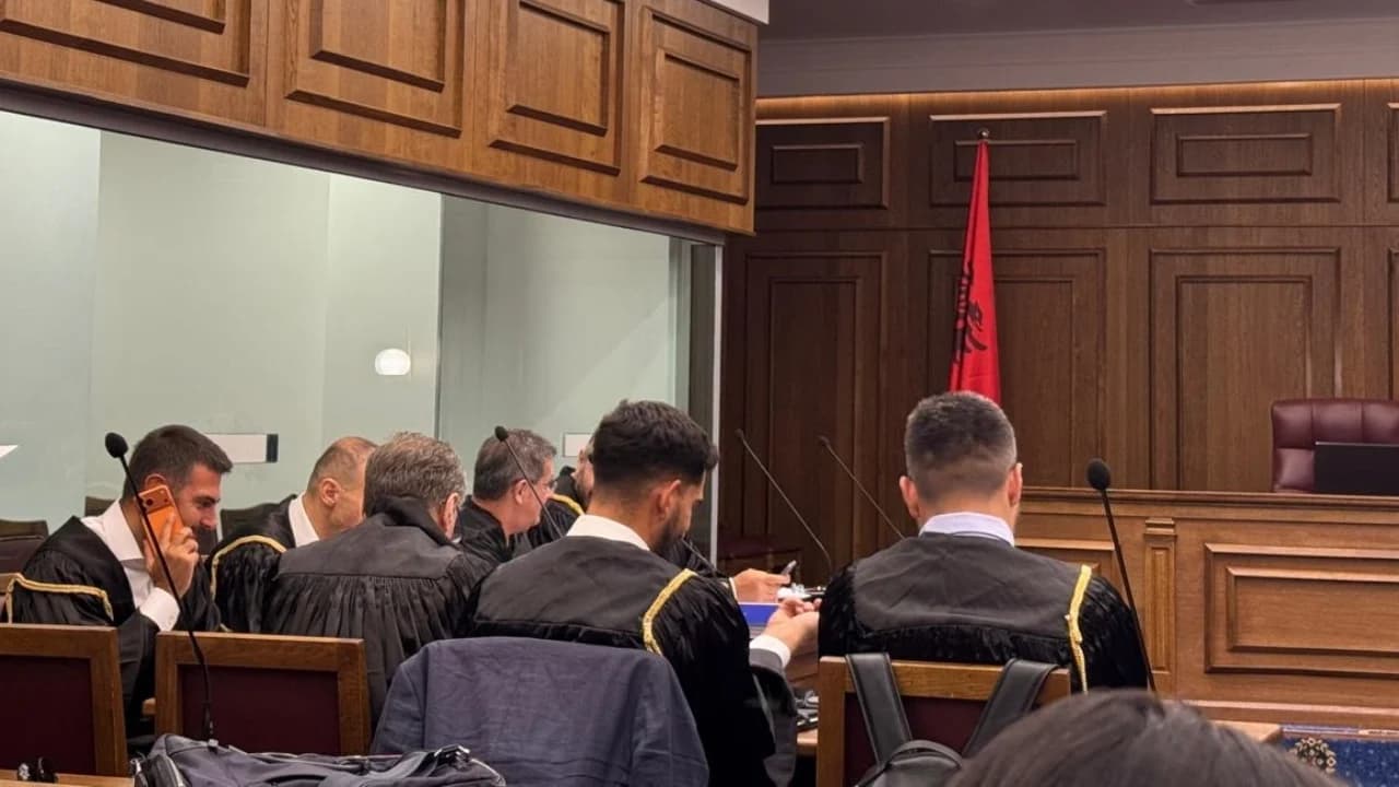 Erion Veliaj nuk mori pjesë në seancë, shtyhet sërish gjyqi në GJKKO/ Ajola Xoxa kërkoi pezullimin e shqyrtimit gjyqësor me 63 ditë pas lindjes së fëmijës, gjykata e rrëzon