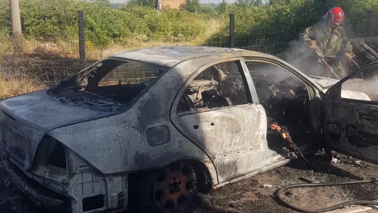 Përfshihet nga flakët automjeti në Korçë, gjendet pa jetë 66-vjeçari, dyshohet se është vetëdjegur