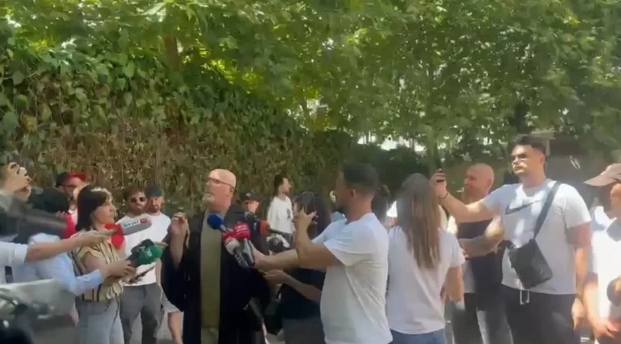 Mbyllet seanca në Gjykatën e Tiranës, dy protestues mbeten në arrest shtëpie. 12 në “detyrim paraqitje”