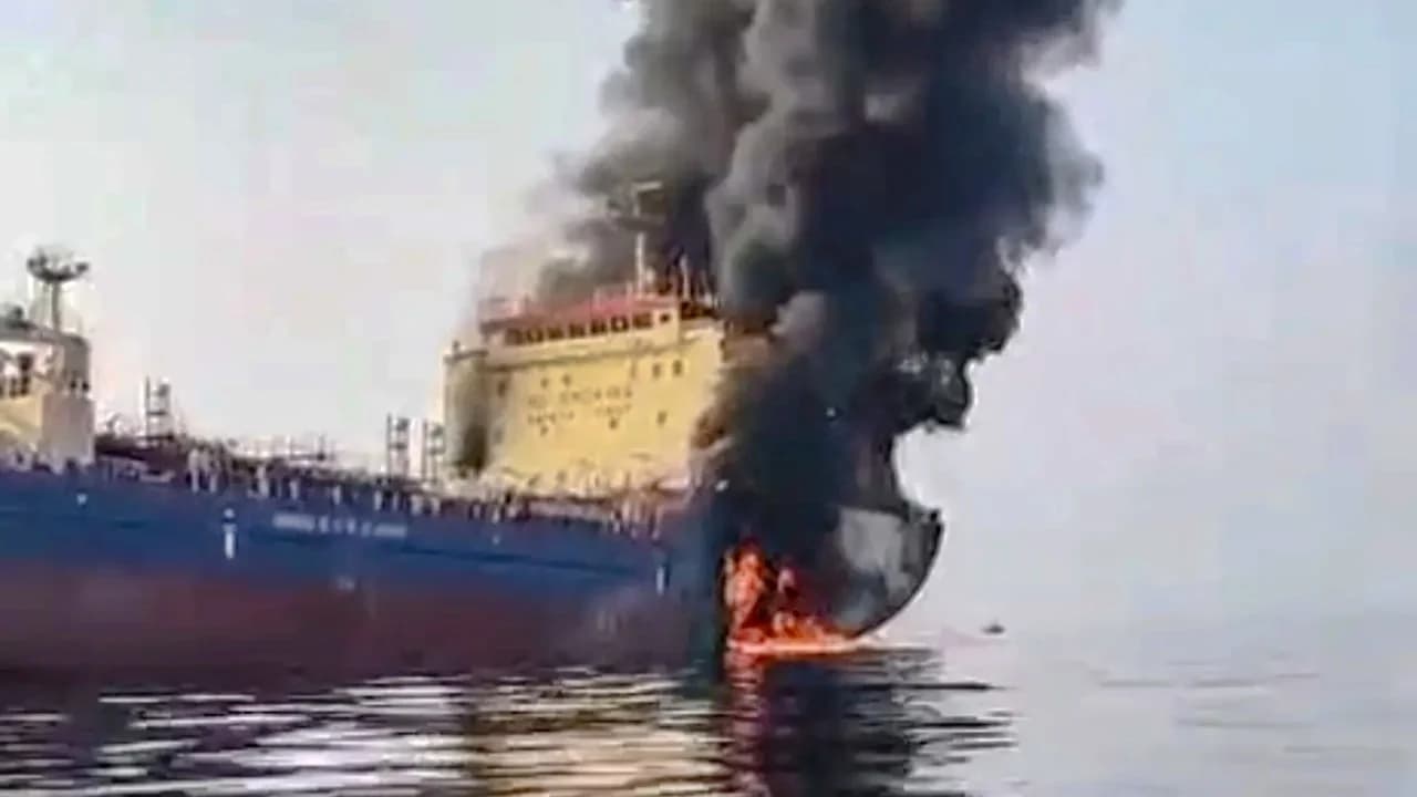 Hapet zjarr në Ngushticën e Hormuzit, Irani godet dhe nxjerr jashtë funksionit dy anije cisternë që transportonin naftë