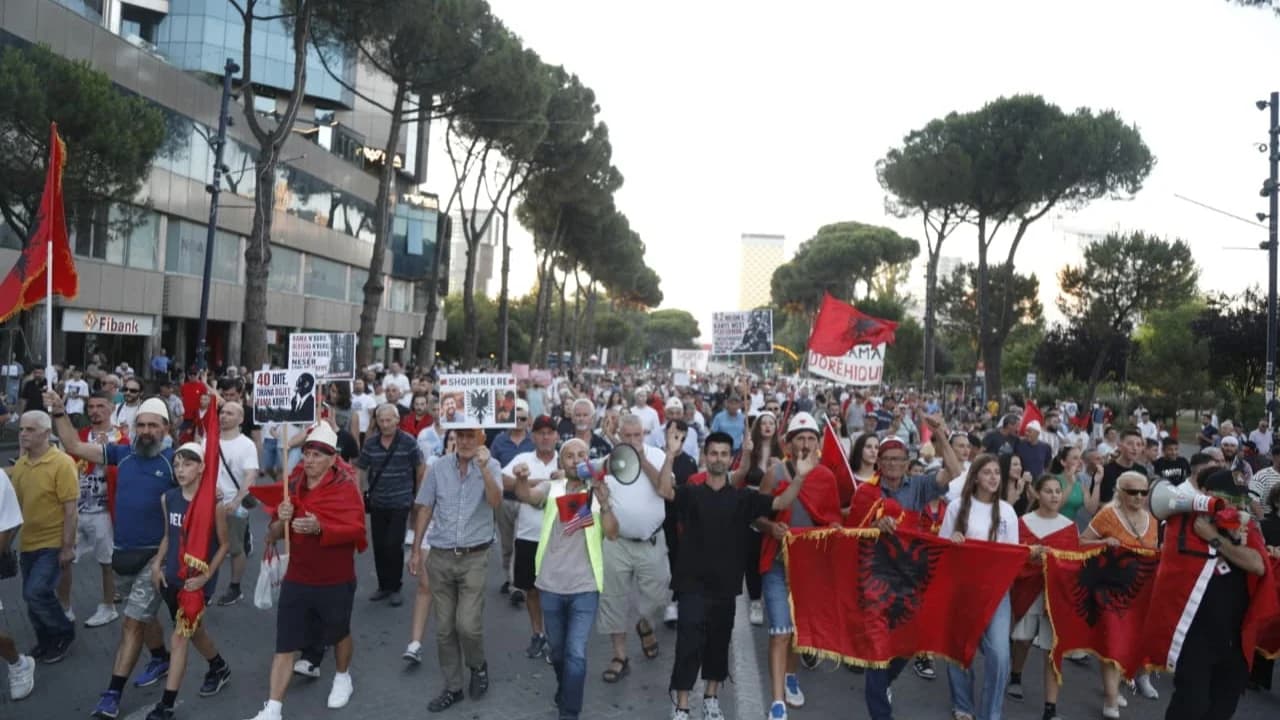 Sot dita e 40-të e protestës para Kryeministrisë, tubuesit këmbëngulin për të njëjtat kërkesa