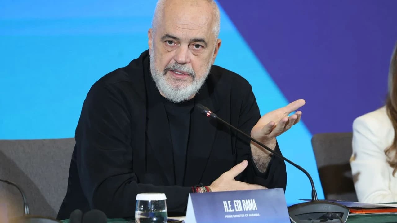 “Çorba e sorrave, korbave dhe kuzhinierëve nga Lindja”/ Rama shpërndan profilet e komentuesve në rrjetet sociale: Së shpejti edhe provat