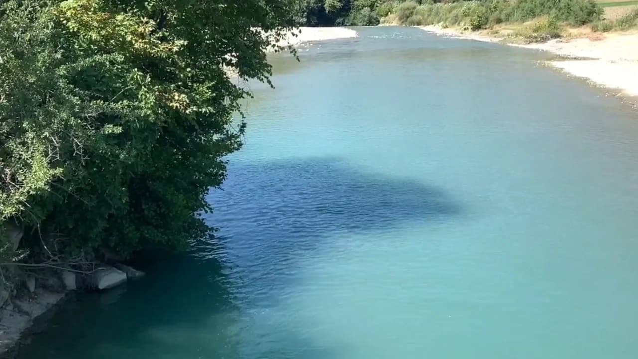 E rëndë në Berat/ Ishte duke punuar në arë me babanë, 15-vjeçari hyri në lumë për t’u larë por nuk doli më, ndërron jetë i mituri