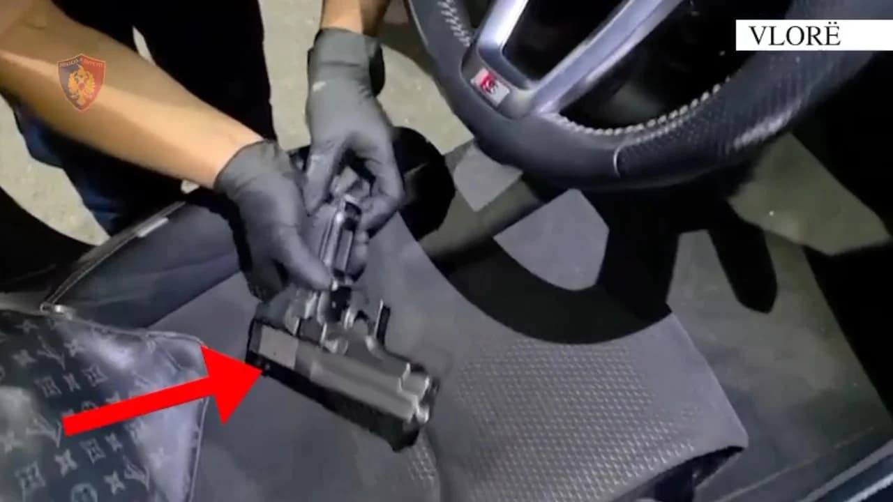 Lëvizte me armë zjarri me vete/ Në pranga 32-vjeçari në Vlorë, policia sekuestron 40 fishekë dhe një radio
