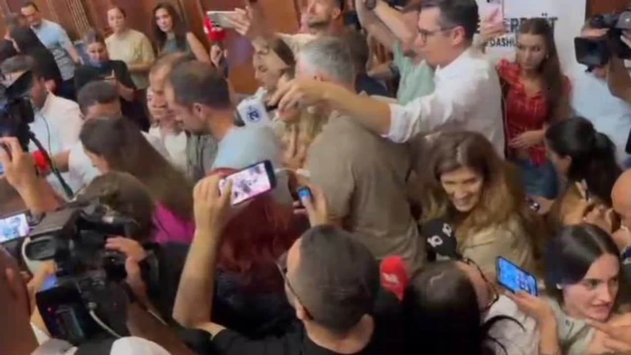 “Super kriminelë jeni”, tensione në Kuvendin e Kosovës, ministrja Gërvalla përplaset me deputetet e PDK, Musliu e lag me ujë