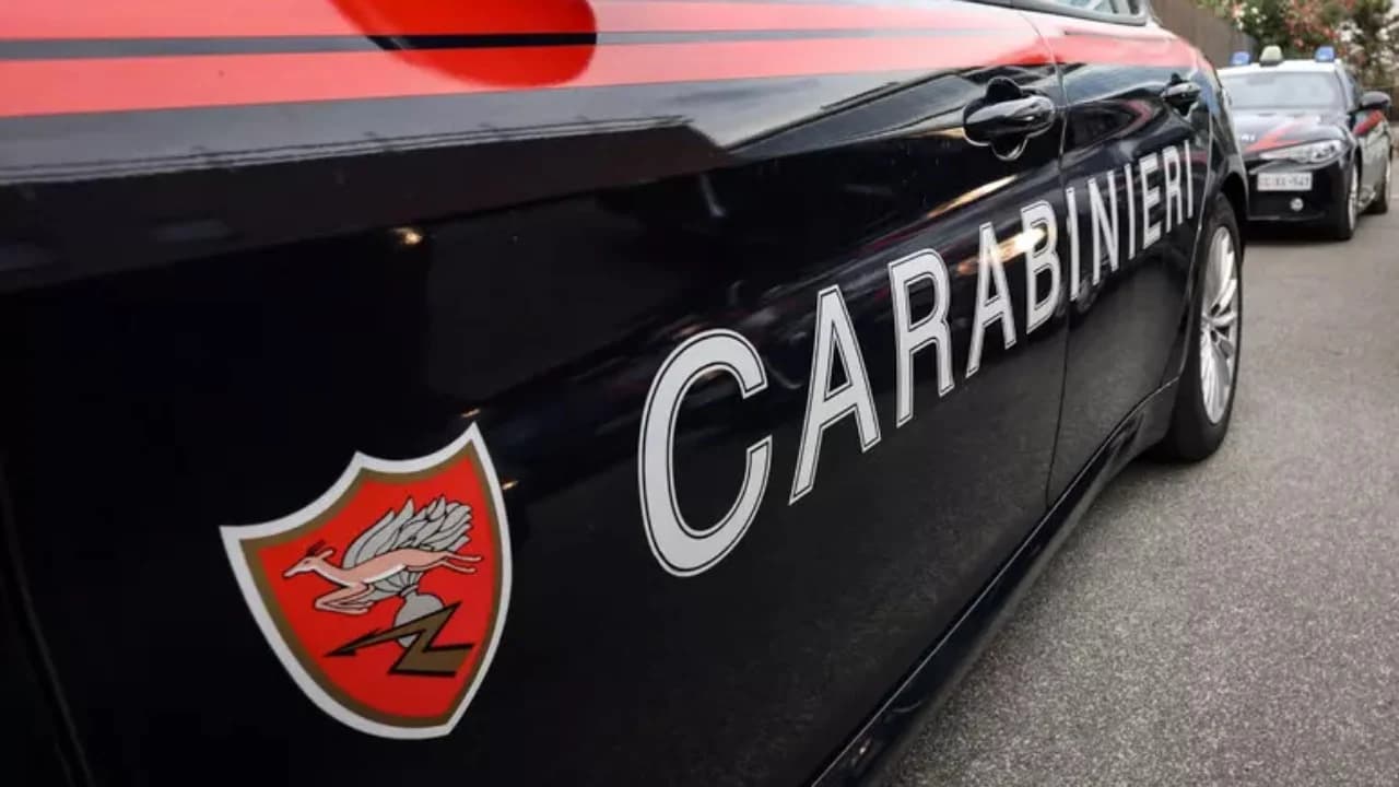 I kërkoi paratë bashkëshortes dhe goditi me grusht djalin e tij, arrestohet në Itali 43-vjeçari shqiptar