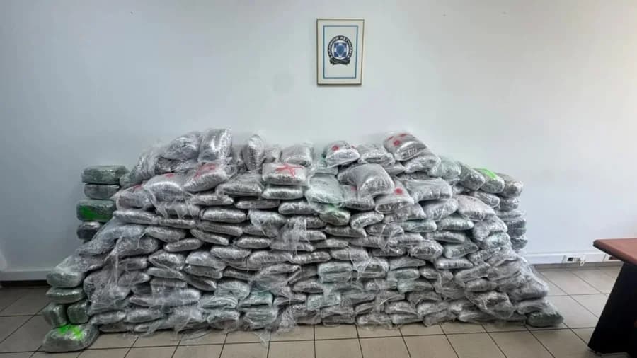 Drogë me kamion nga Shqipëria drejt Turqisë, kapen 324 kg marijuanë në Greqi; 2 të arrestuar