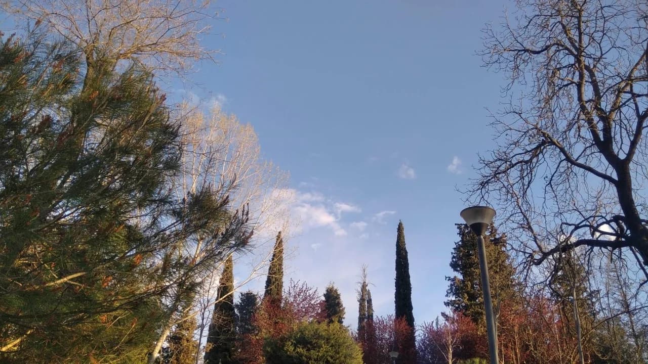 Temperatura të larta dhe pluhur në ajër, si parashikohet moti këtë të diel