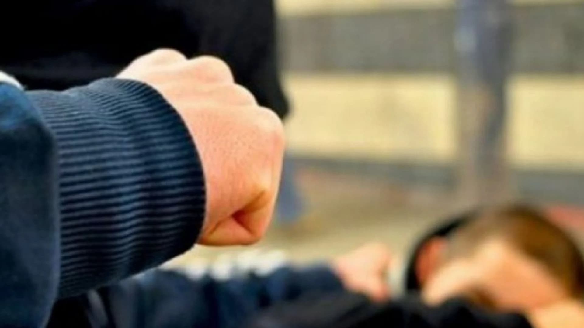 Dhunimi i të riut në Golem/ Policia zbardh dinamikën e ngjarjes, 18-vjeçari u rrah nga djemtë dhe dhëndri i pronarit të lokalit ku punonte