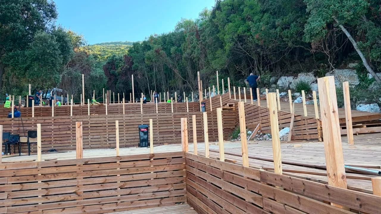 Tjetër aksion në Vlorë, IKMT ndërhyn për të shembur një objekt në gadishullin e Karaburunit, ndalohet autori i ndërtimit pa leje