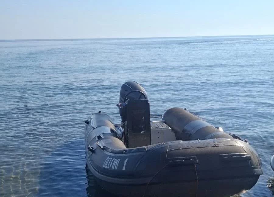 Aksidenti ujor në Rrjoll, reagon policia: 24-vjeçari ra nga gomonia aksidentalisht dhe u dëmtua nga helika, humbi jetën në spital
