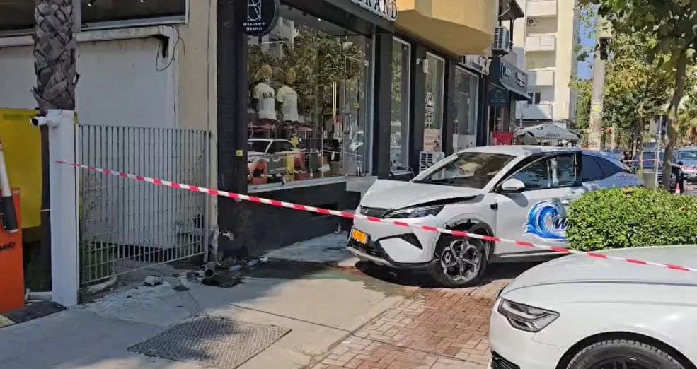Aksident në Durrës, 26-vjeçari përplas për vdekje këmbësorin te vijat e bardha